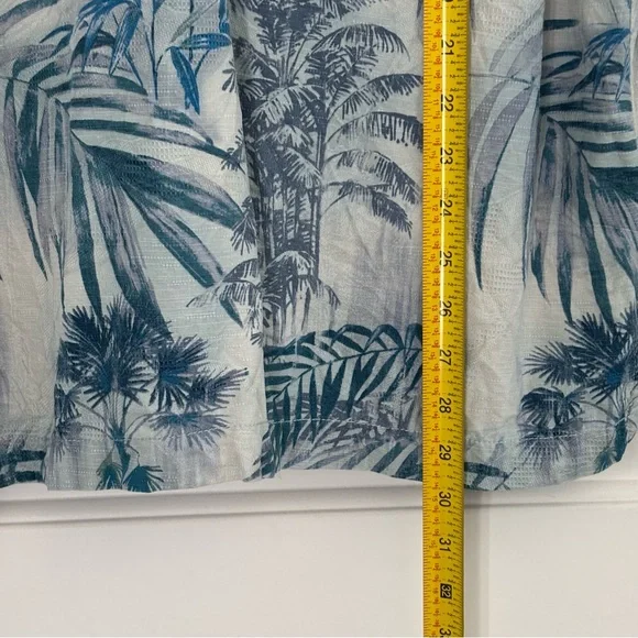 Tommy Bahama 100% Silk Blue and White Casual Button Down Shirt - Picture 4 of 11